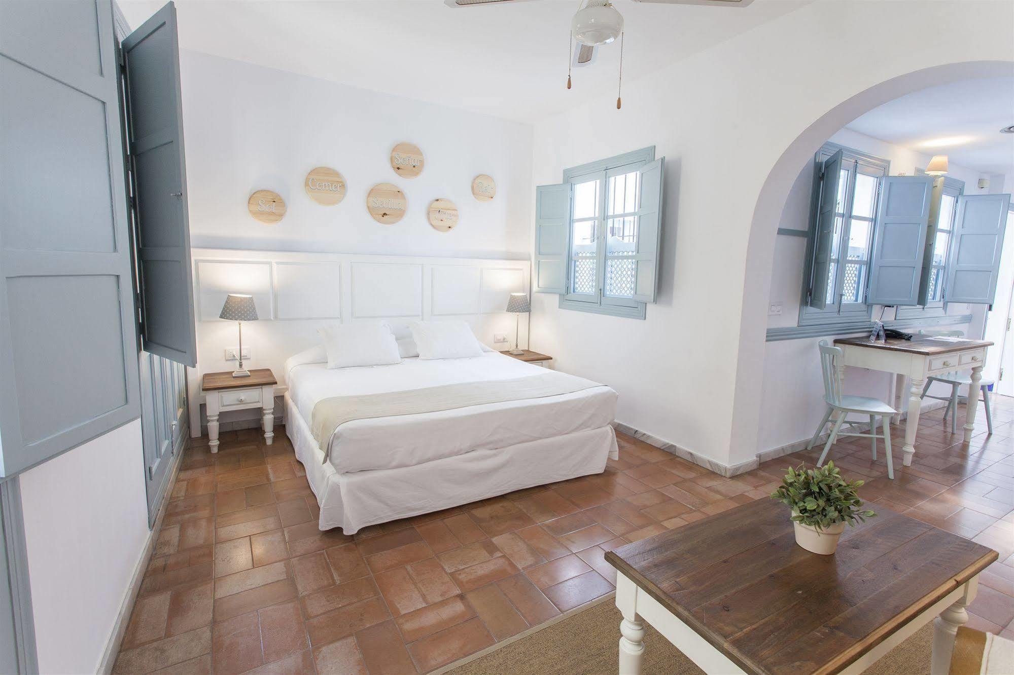 Apartamentos Suites Santa Cruz Sevilla Eksteriør billede